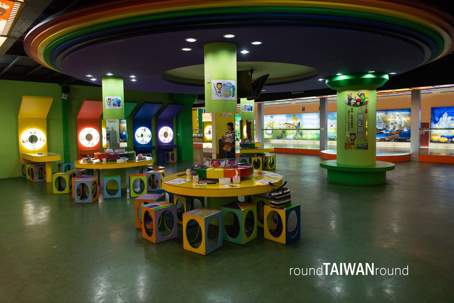 Lucky Art Crayon Factory roundTAIWANround